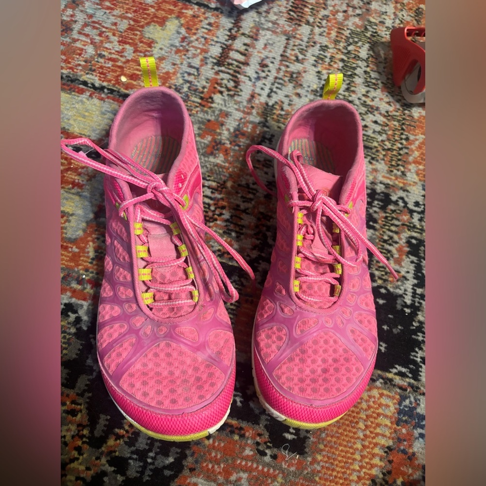 Merrell Womens Neon Pink Crush Glove Training Running Shoes Sz 8 Vibram Soles